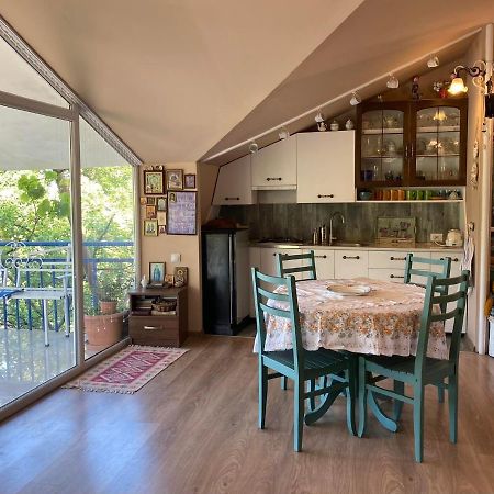 Nino'S Veranda Apartment Telavi Bagian luar foto