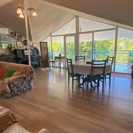 Nino'S Veranda Apartment Telavi Bagian luar foto